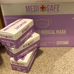 NIB Medi Safe 3 Boxes of 50 Pleated Earloop Disposable Face Masks Latex Free